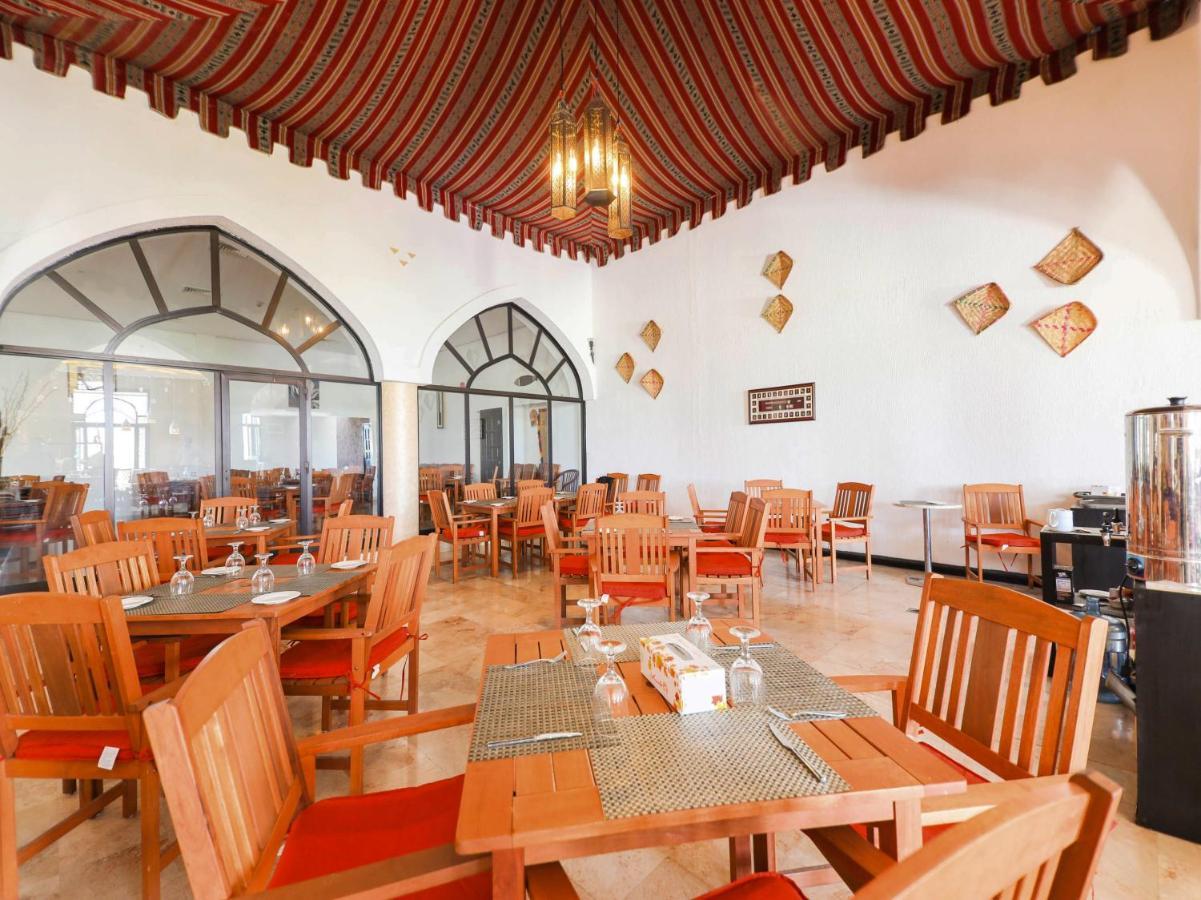 Capital O133 Al Sawadi Beach Resort & Spa Barka Luaran gambar