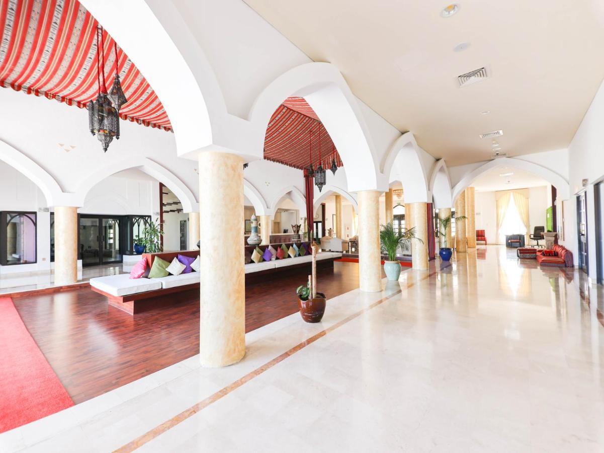 Capital O133 Al Sawadi Beach Resort & Spa Barka Luaran gambar