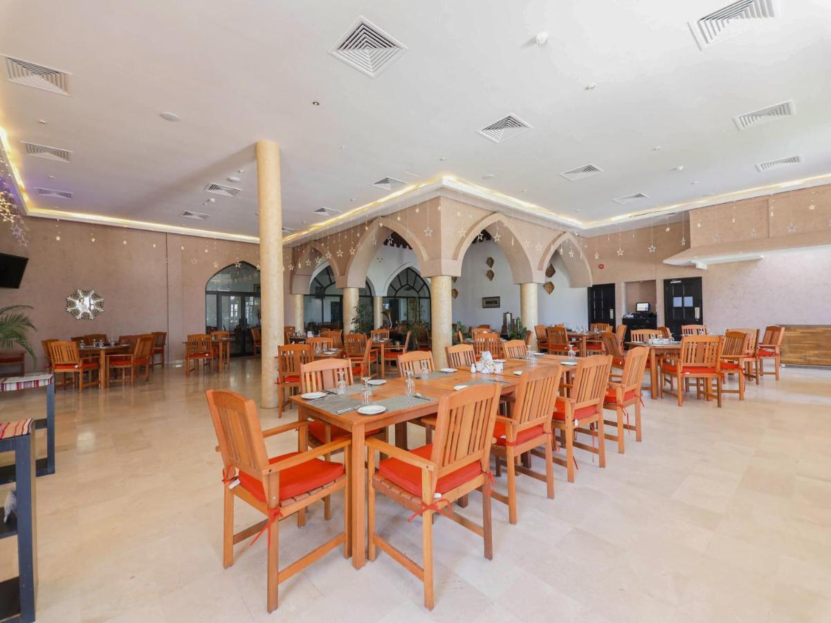 Capital O133 Al Sawadi Beach Resort & Spa Barka Luaran gambar